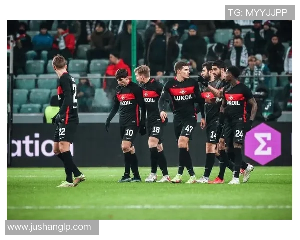 全球足球明星与顶级球队的精彩对决与传奇故事解析